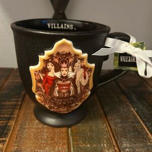 Rae Dunn Disney VILLAINS ESSENCE OF BEAUTY Textured Black Mug Cruella NEW